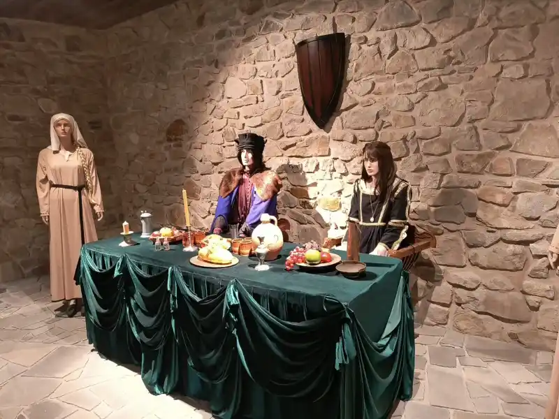 Zamek w Muszynie ekspozycja historyczna wnetrze